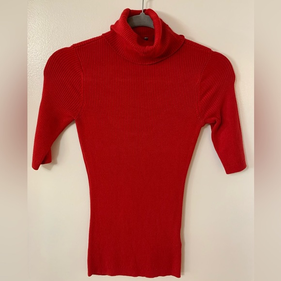 Sexy tight-fitting half-sleeve Guess sweater turtleneck top. - Picture 1 of 3